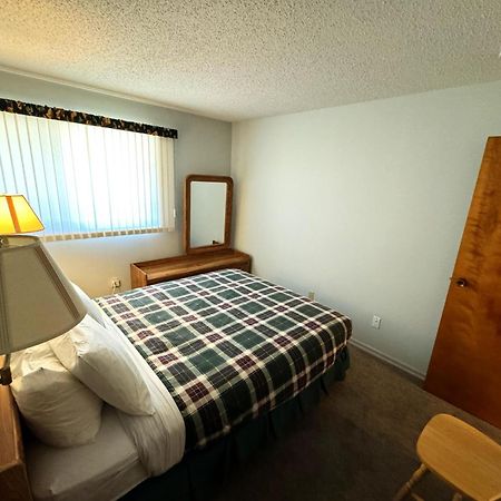 The Griz Inn By Park Vacation Management Fernie Kültér fotó