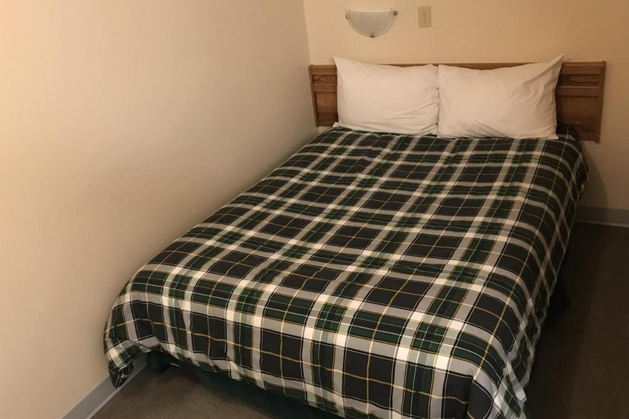 The Griz Inn By Park Vacation Management Fernie Kültér fotó