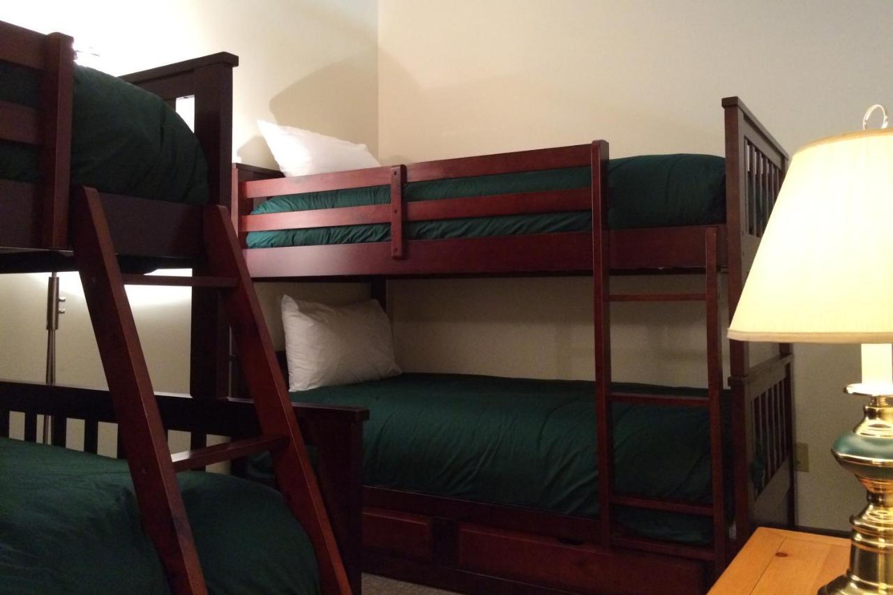 The Griz Inn By Park Vacation Management Fernie Kültér fotó