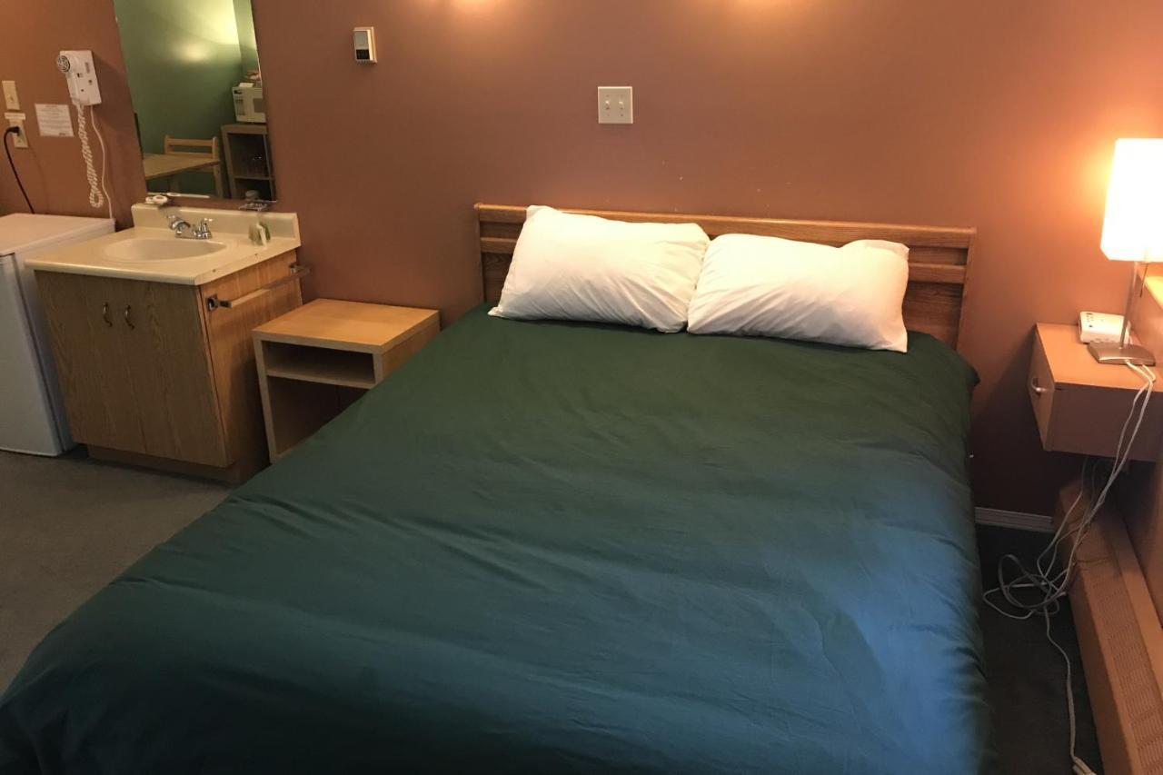 The Griz Inn By Park Vacation Management Fernie Kültér fotó