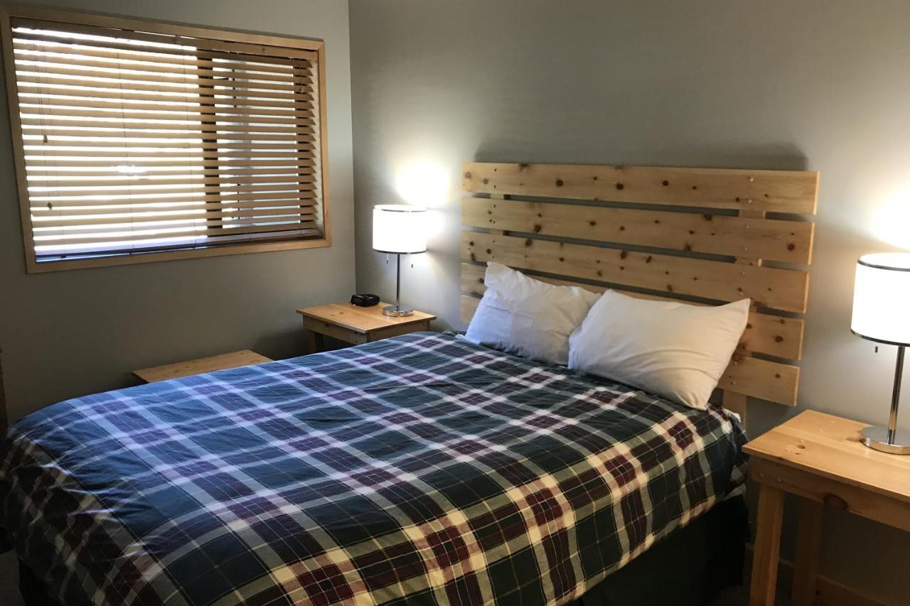 The Griz Inn By Park Vacation Management Fernie Kültér fotó
