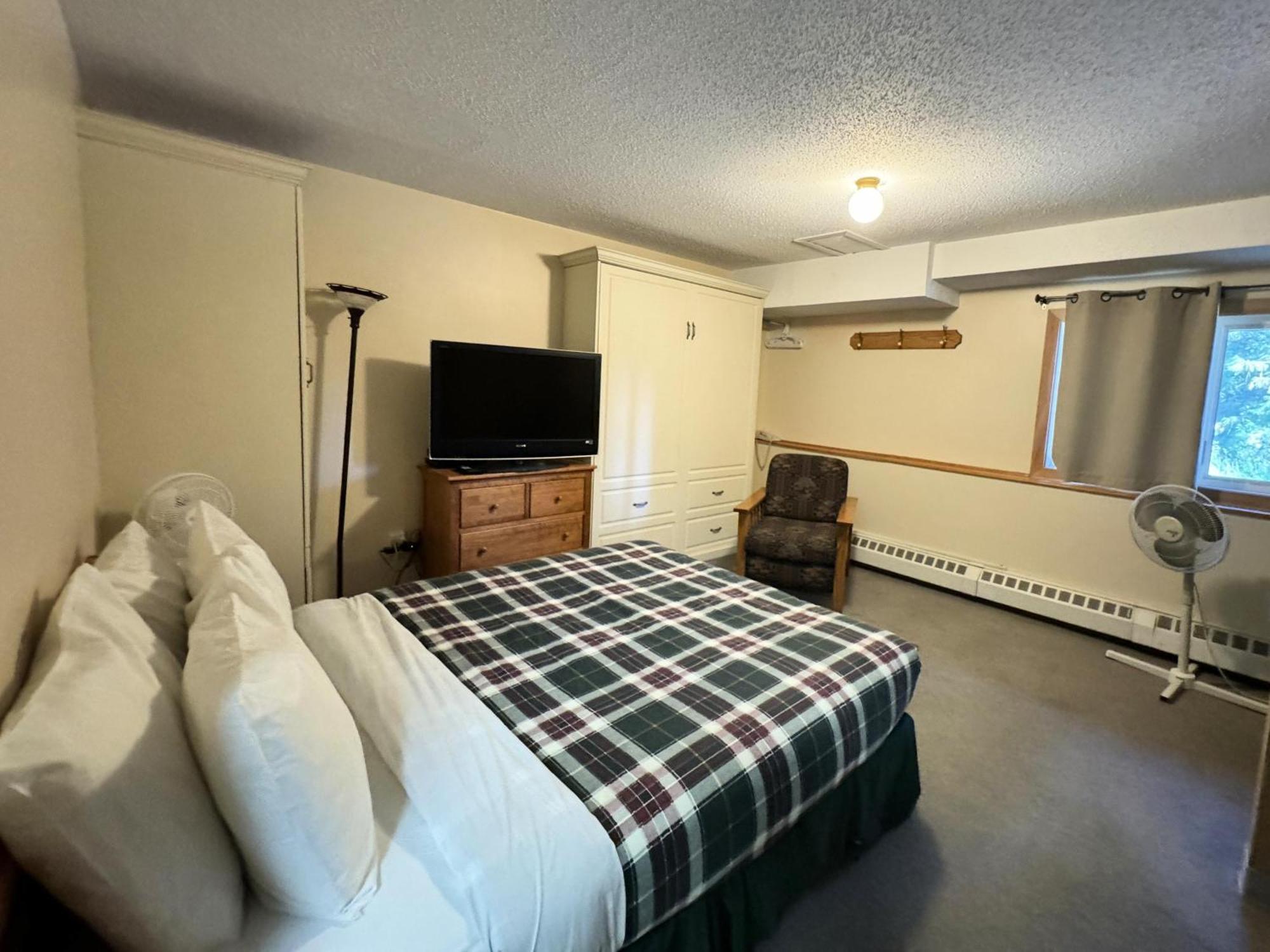 The Griz Inn By Park Vacation Management Fernie Kültér fotó